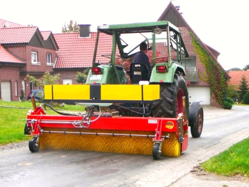 Anbaukehrmaschine | Kehrmaschine K600