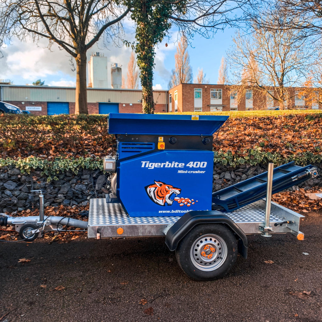 Minibrechanlage Anhänger | Minibrecher TigerBite 400 Trail