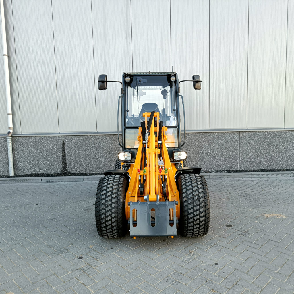 Hoflader | Kompaktlader | Teleskoplader Radlader_KM180