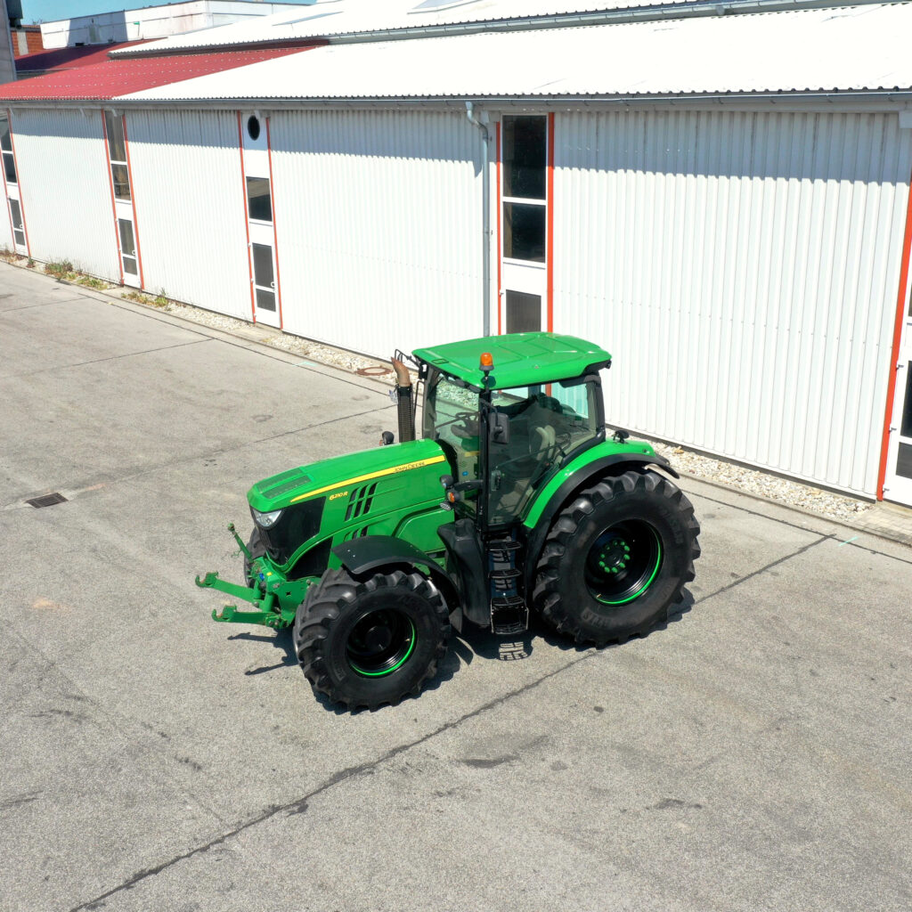 Traktor John_Deere 6R 210 | Traktor mieten