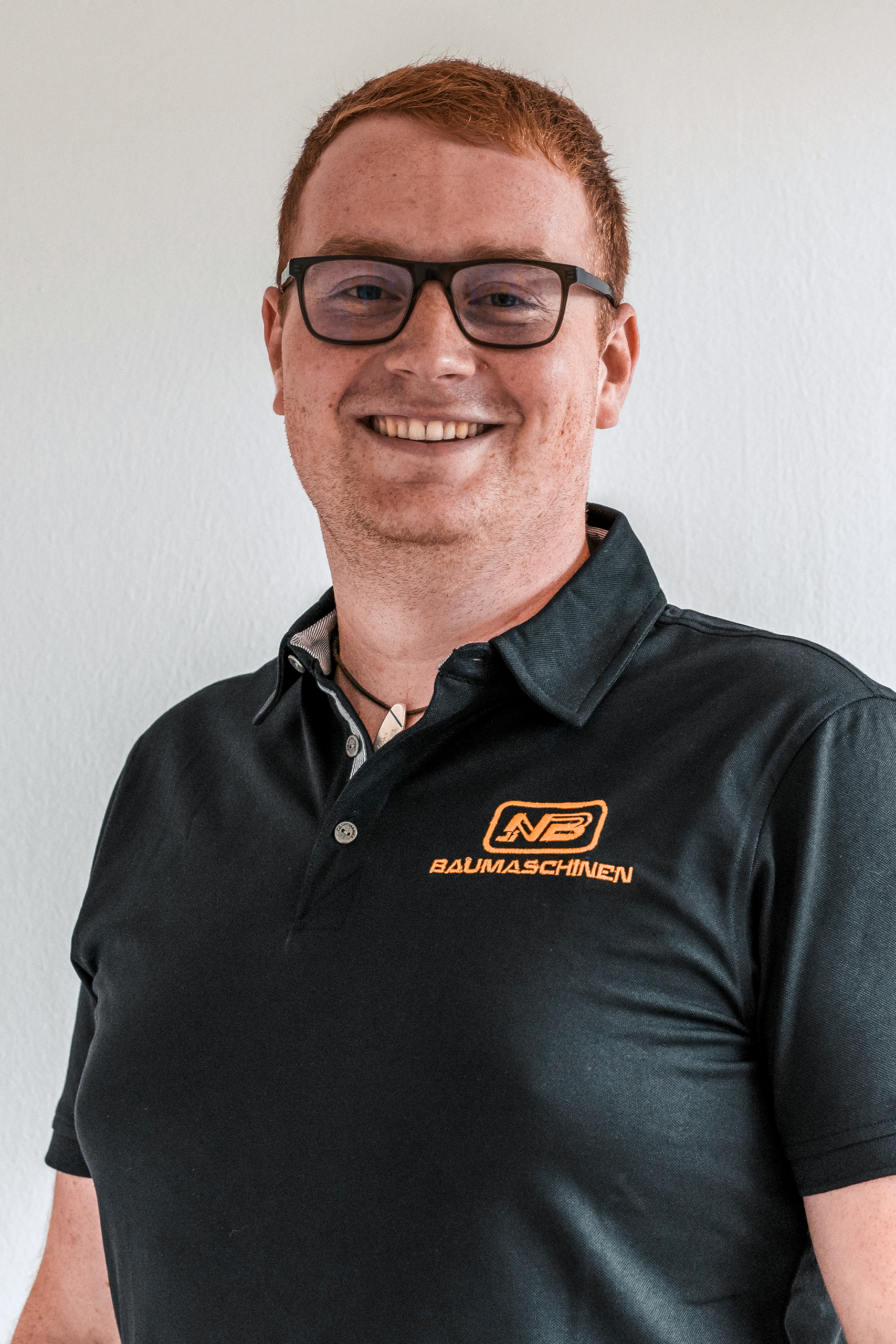 Mensch in einem schwarzen Polo-shirt
